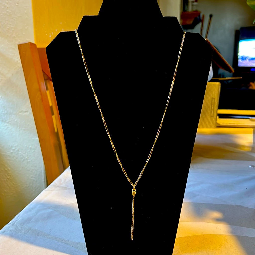 Gold Tone Necklace With Small Gold Tone Flower